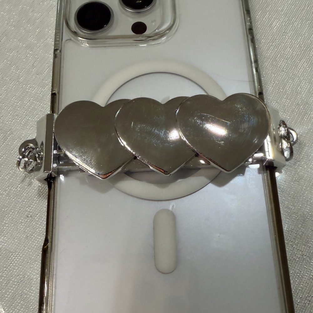 ShopEvelynne Silver Heart Phone Grip